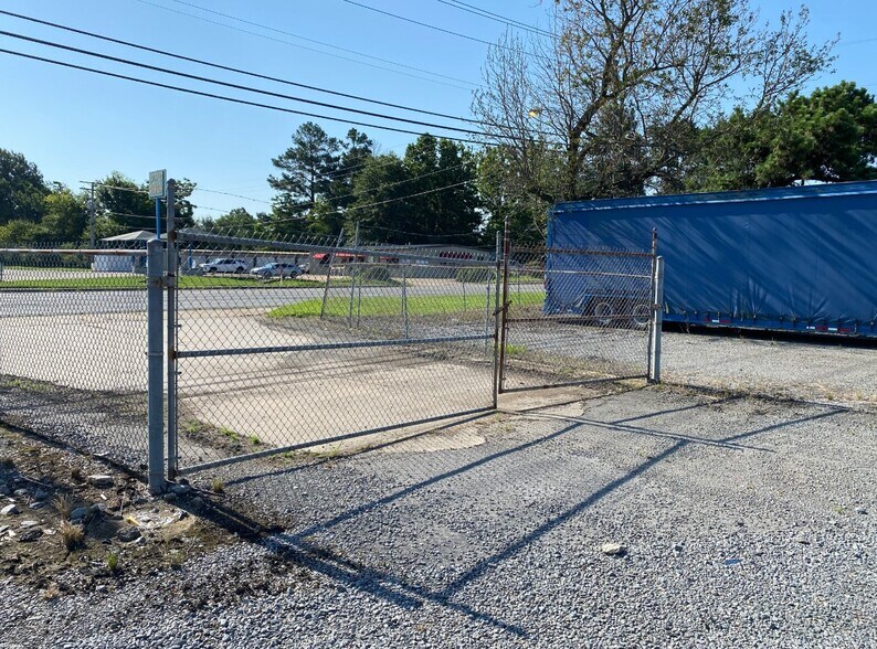 More Photos Of 1701 S Timber St, Stuttgart Office Residential For Sale