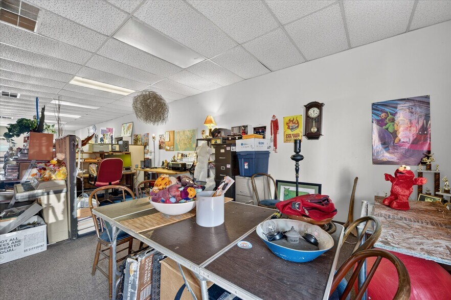 More Photos Of 221-223 N Locust St, Denton Office For Sale