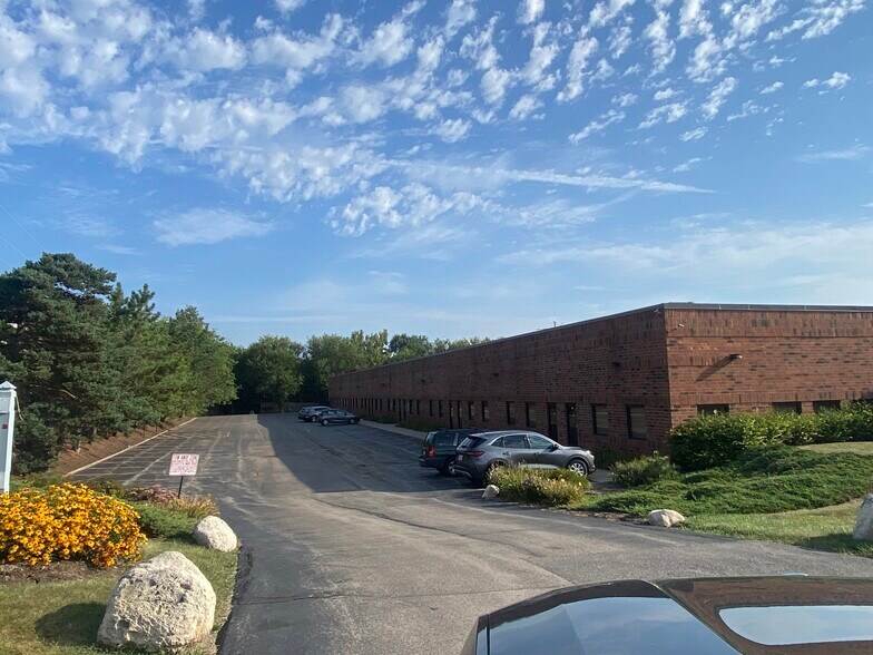 More Photos Of 28144 W Industrial Ave, Lake Barrington Flex For Lease