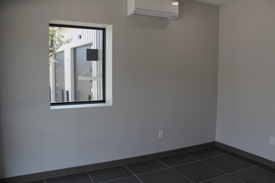 More Photos Of 205 Cantera Way, Georgetown Light Distribution For Sale