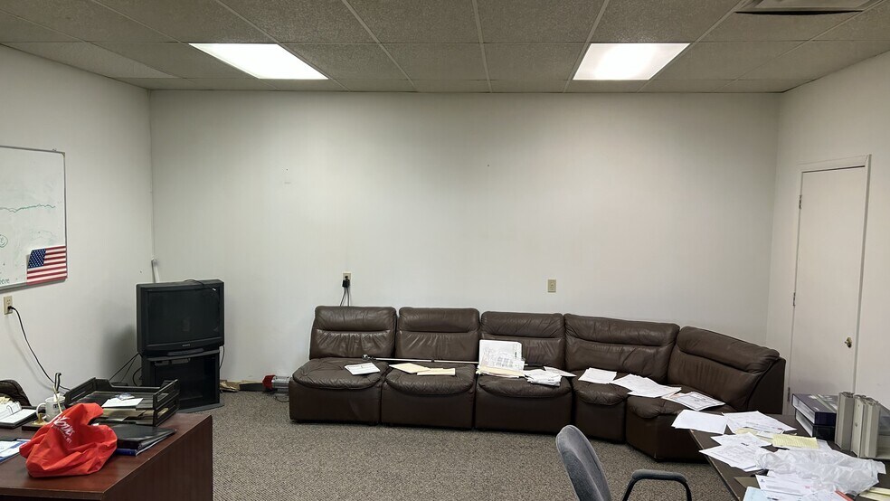 More Photos Of 4101 S 72nd East Ave, Tulsa Warehouse For Lease