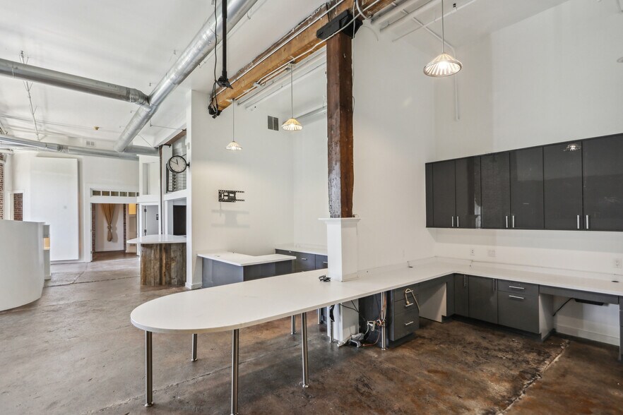More Photos Of 887 W Marietta St NW, Atlanta Loft Creative Space For Lease