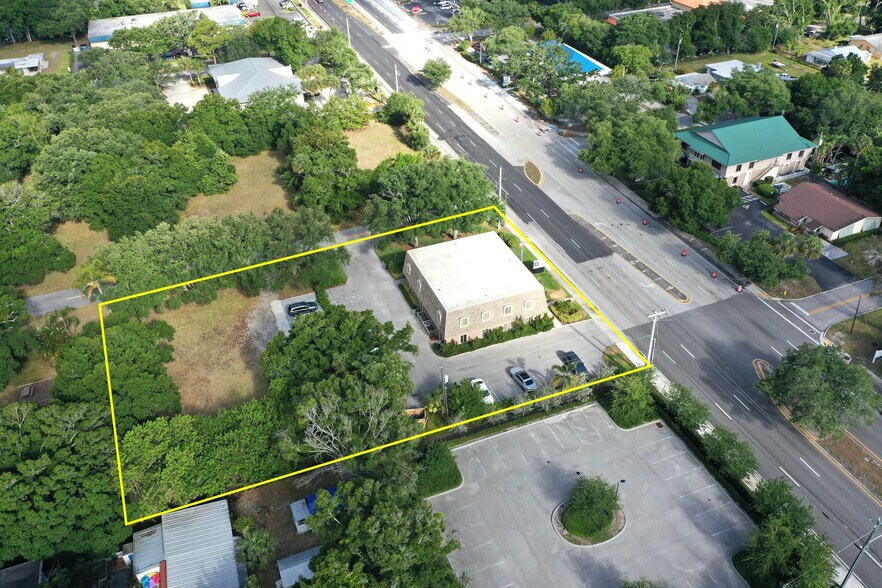 More Photos Of 3885 20th St, Vero Beach Office For Lease