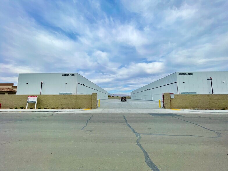 More Photos Of 43250 Sunburst St, Indio Showroom For Sale