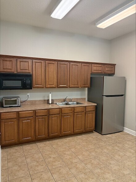 More Photos Of 9191 RG Skinner Pky, Jacksonville Office For Sale