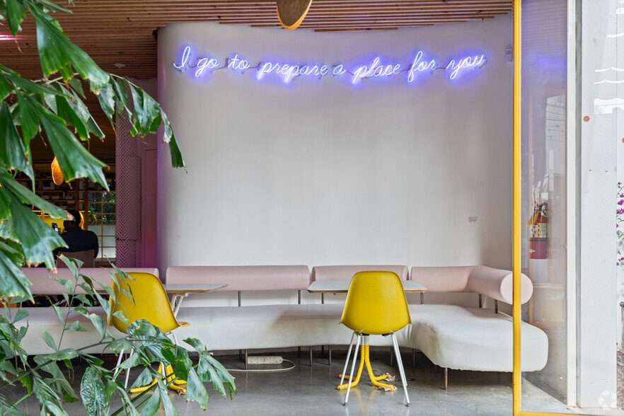 More Photos Of 1370 N St Andrews Pl, Los Angeles Office For Sale