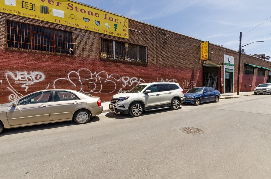 More Photos Of 3149 Higgins St, Flushing Warehouse For Lease