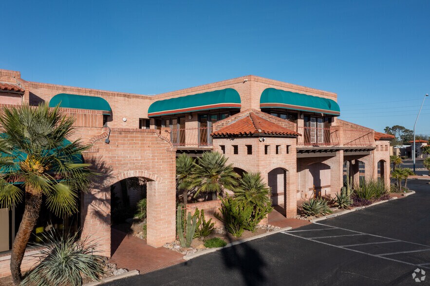 More Photos Of 6842 E Tanque Verde Rd, Tucson Freestanding For Lease