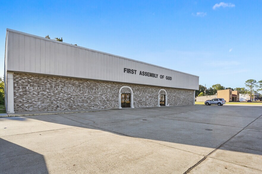 More Photos Of 3001 New Highway 51, La Place Religious Facility For Lease