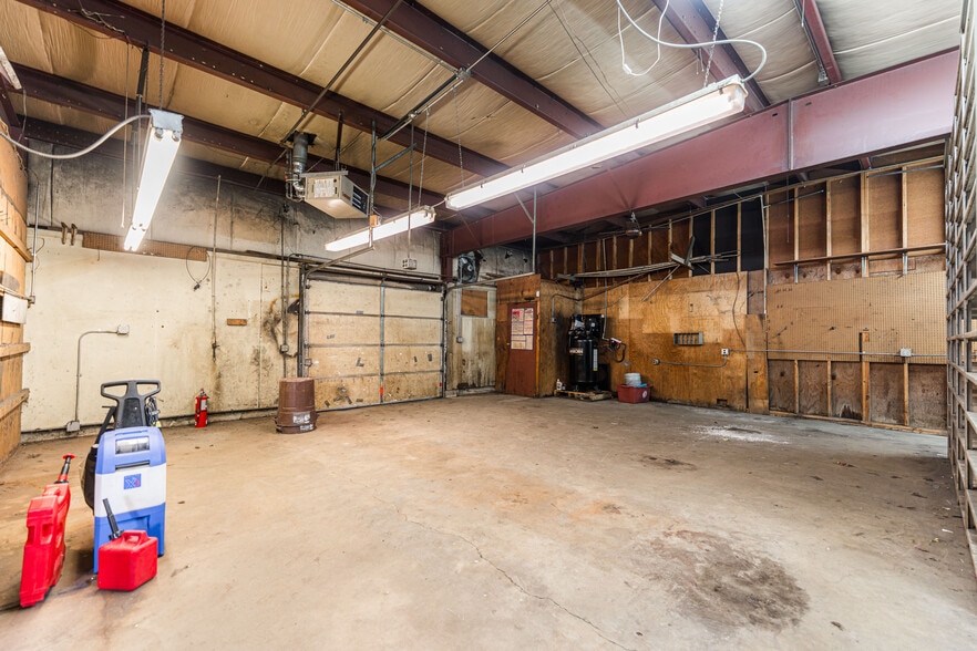 More Photos Of 560 S River St, Batavia Warehouse For Sale