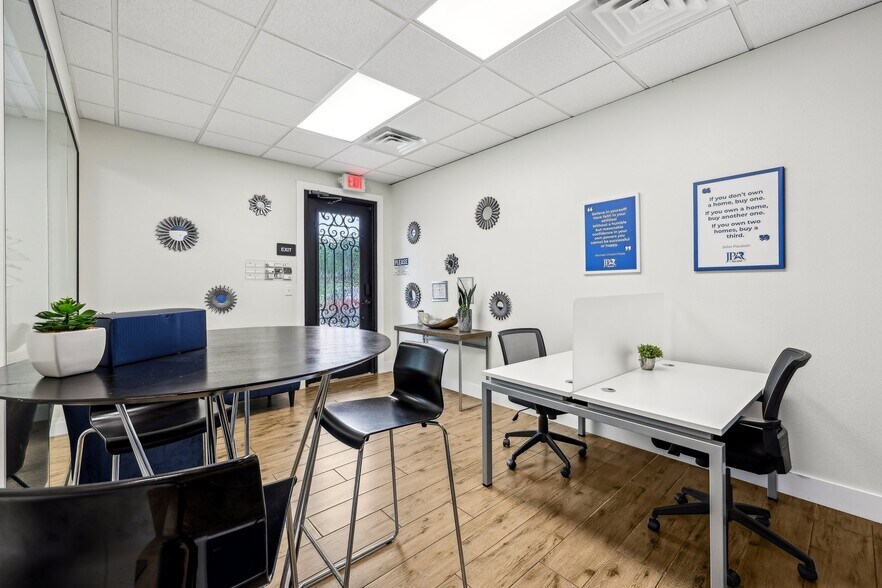 More Photos Of 217 E Debbie Ln, Mansfield Medical For Lease