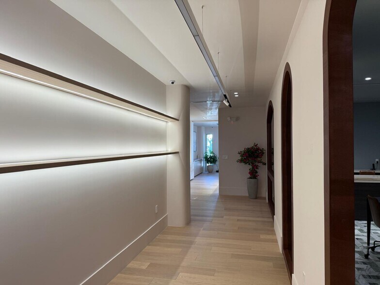 More Photos Of 7320 Biscayne Blvd, Miami Storefront Retail Office For Lease