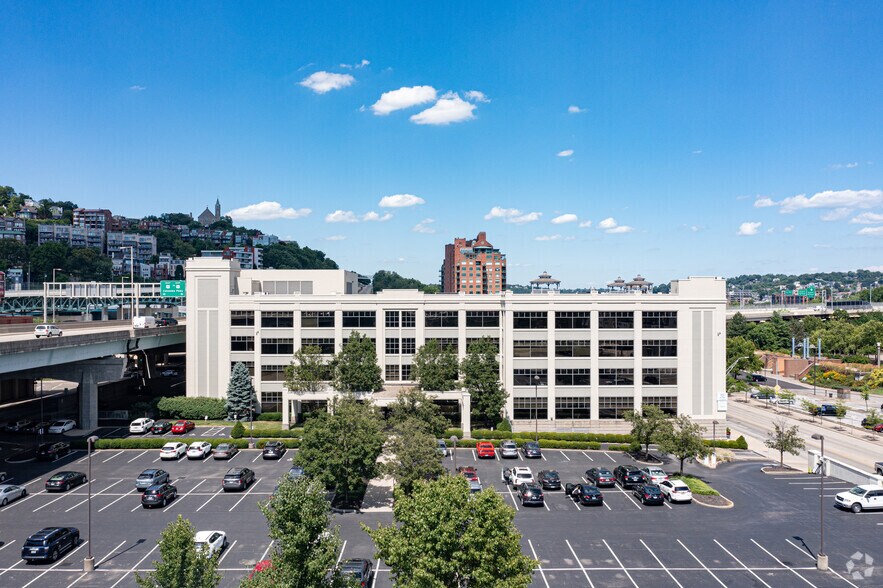 More Photos Of 720 E Pete Rose Way, Cincinnati Office For Lease