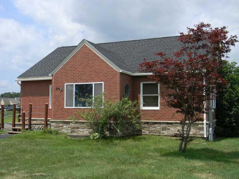 More Photos Of 216 Russell St, Hadley Office For Lease