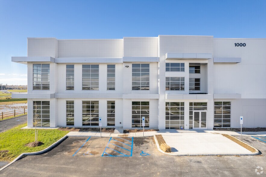 More Photos Of 1000 Carson Ct, Palmer Township Distribution For Lease