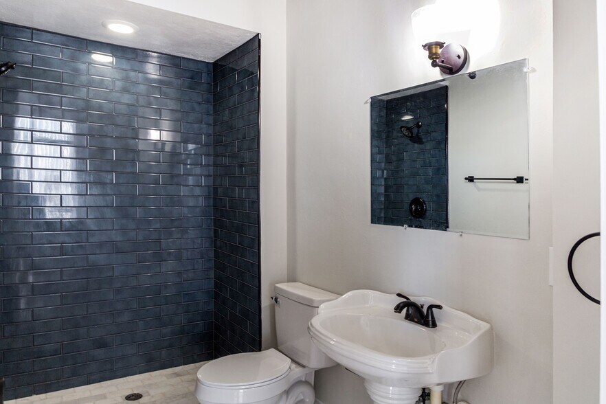 More Photos Of 2320 First St, Fort Myers Apartments For Sale