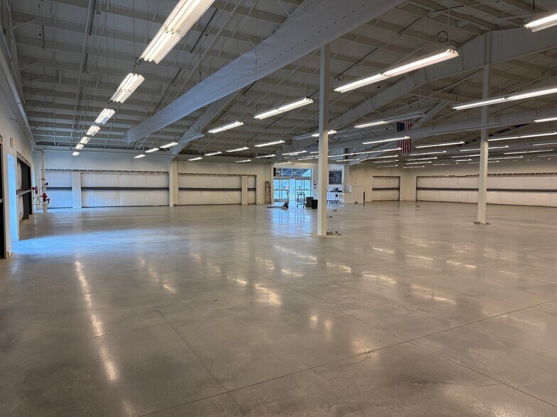 More Photos Of 9814 E Brainerd Rd, Ooltewah General Retail For Sale