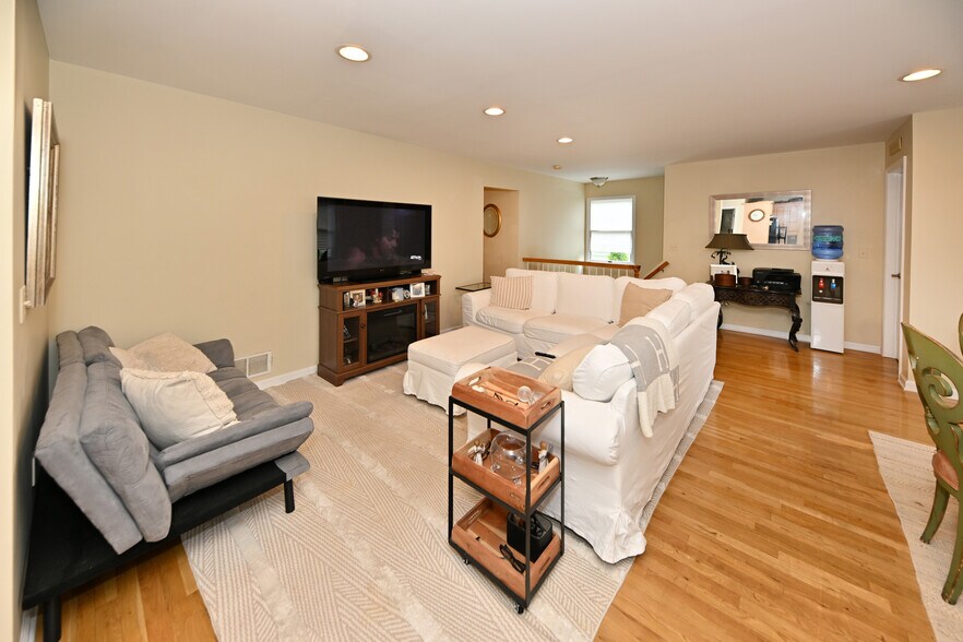 More Photos Of 253 Madison Ave, Wyckoff Storefront Retail Residential For Sale