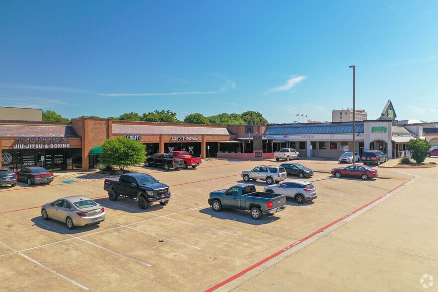 Primary Photo Of 1701-1833 Airport Fwy, Bedford General Retail For Lease