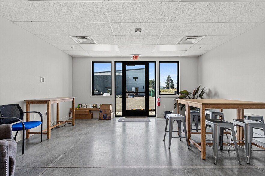 More Photos Of 167 All West Trl, Bozeman Warehouse For Lease