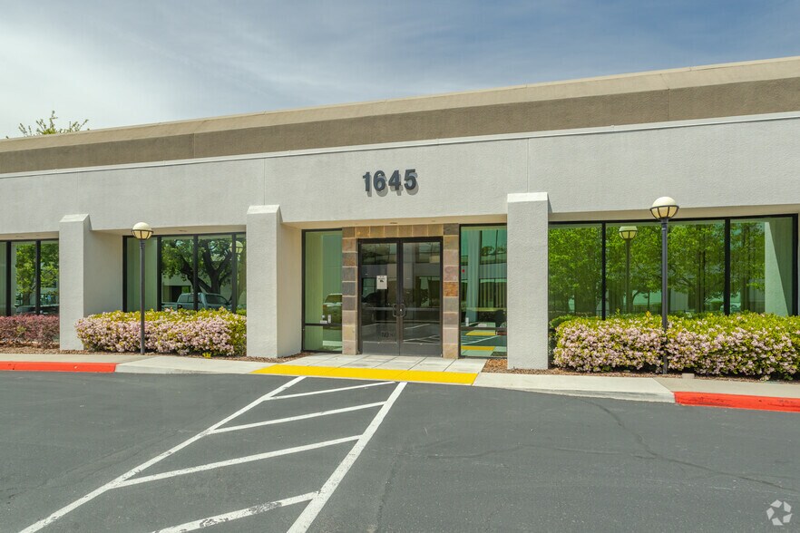 More Photos Of 1645 Creekside Dr, Folsom Medical For Lease