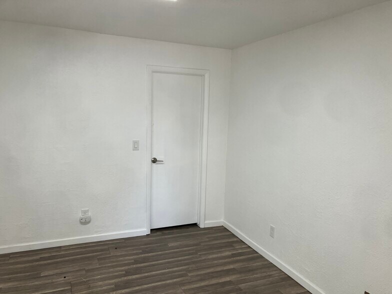 More Photos Of 5226 Commerce Dr, Salt Lake City Flex For Lease