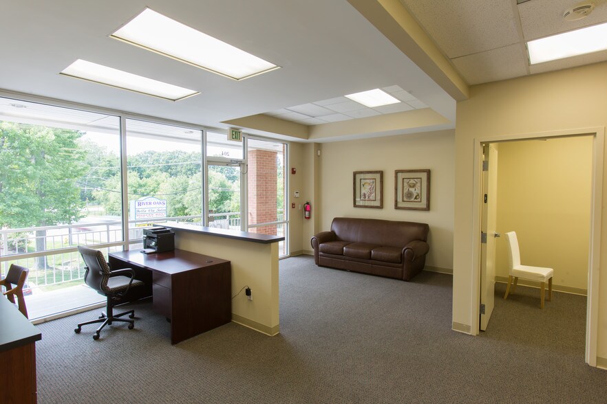 More Photos Of 69 Mayo Rd, Edgewater Storefront Retail Office For Lease