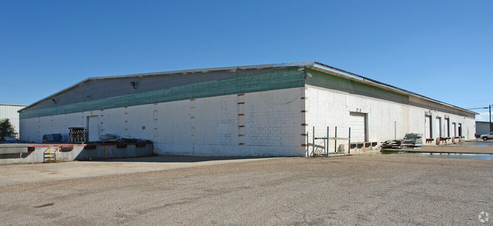 More Photos Of 2220-2222 Avenue A, Lubbock Warehouse For Lease
