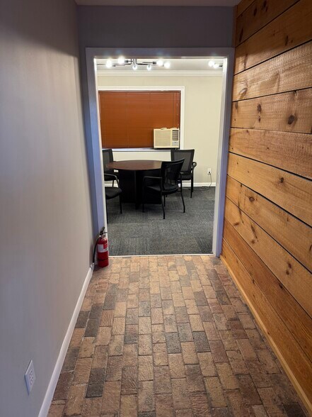 More Photos Of 1401 Thompson Cir, Gardendale Office For Sale