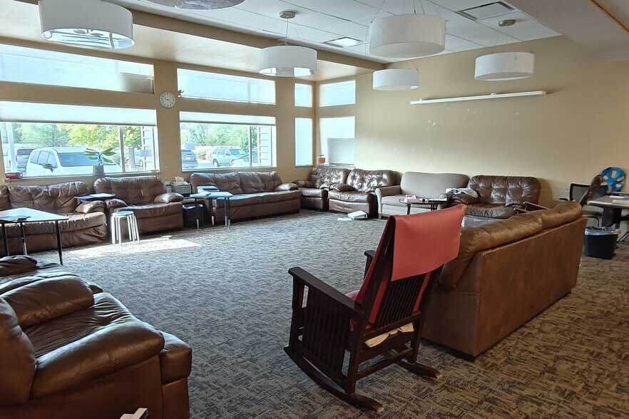 More Photos Of 3210 E Rd, Clifton Office For Sale
