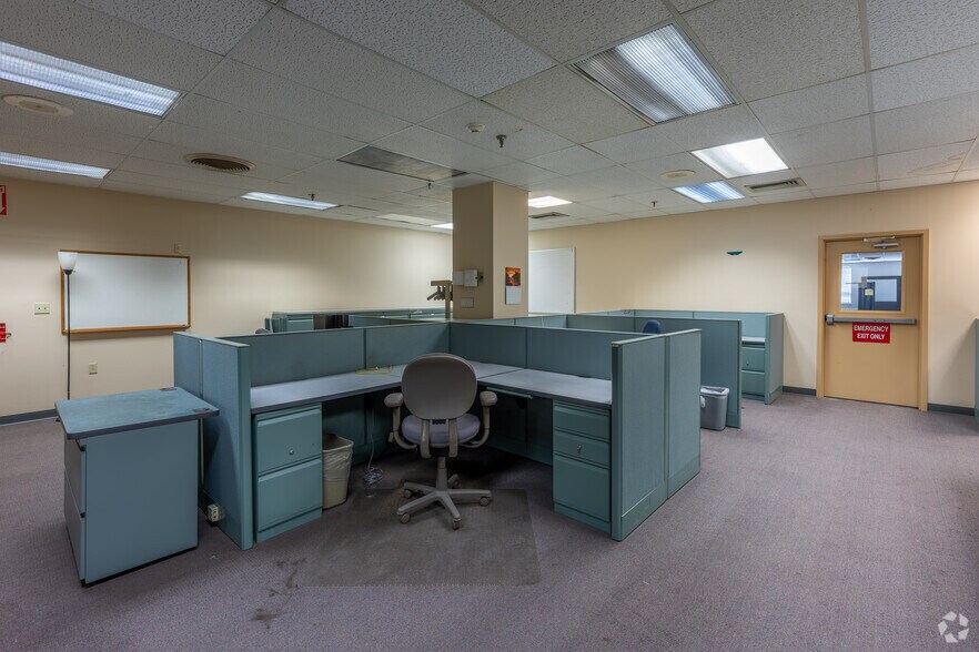 More Photos Of 40 Mulberry St, Middletown Flex For Sale