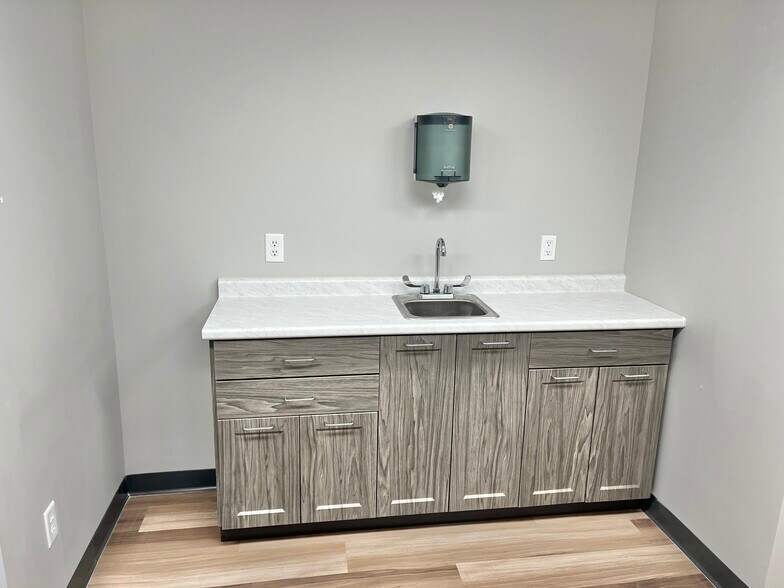 More Photos Of 308 S Scott St, Warsaw Office For Lease