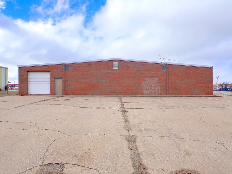 More Photos Of 802-806 Wynan Ct, Anadarko Medical For Sale