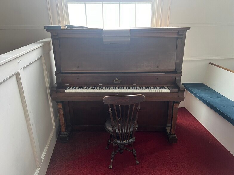 More Photos Of 4 Sawyer st, Phillips Religious Facility For Sale