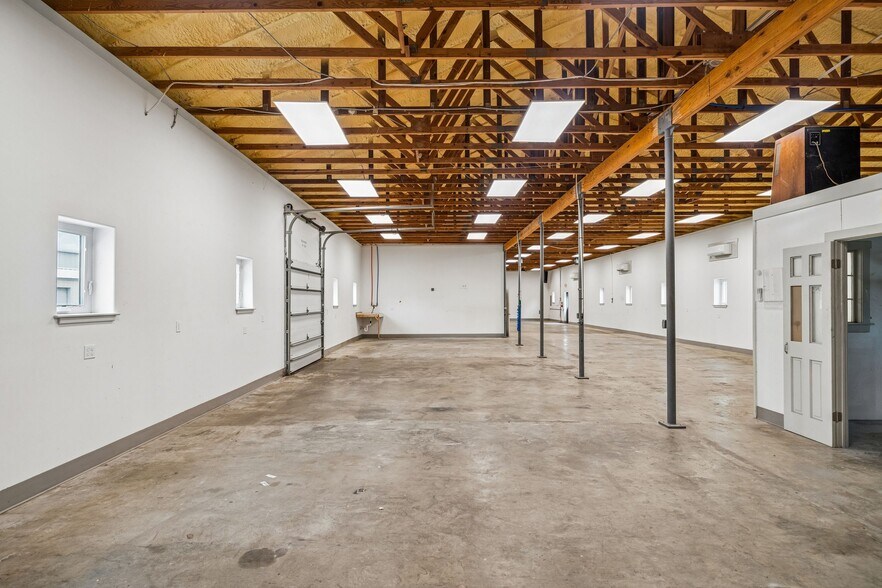 More Photos Of 1719 Signal Point Rd, Charleston Self Storage For Sale
