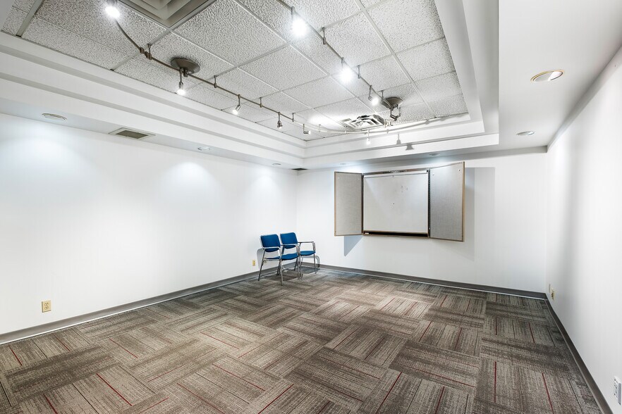 More Photos Of 342 Leon Av, Kelowna Specialty For Sale