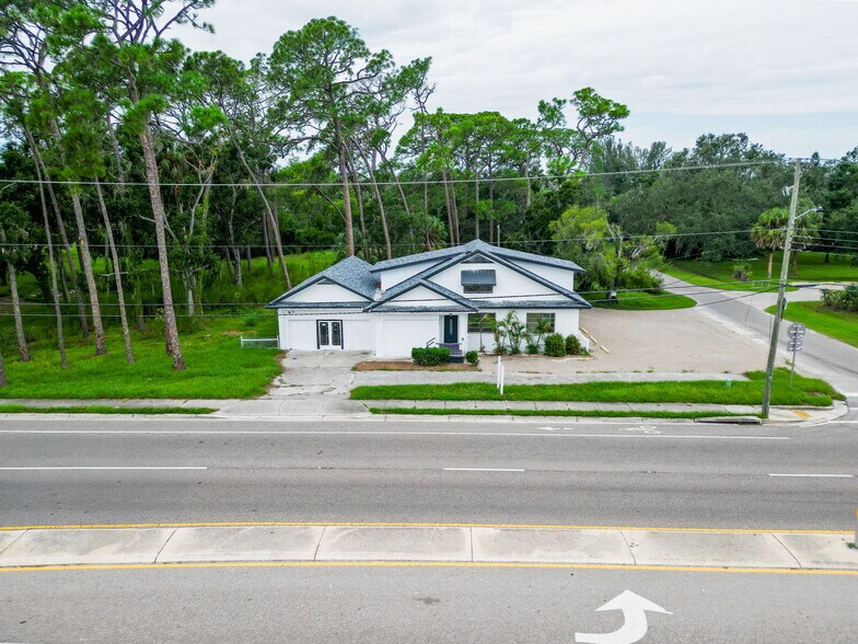 More Photos Of 301 N US Highway 41, Ruskin Office Residential For Lease
