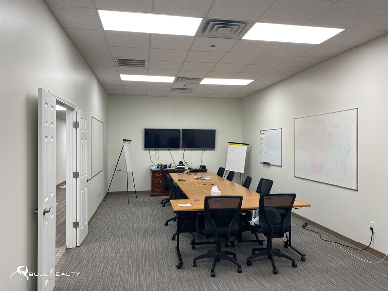 More Photos Of 210 E Lukken Industrial Dr, Lagrange Warehouse For Lease