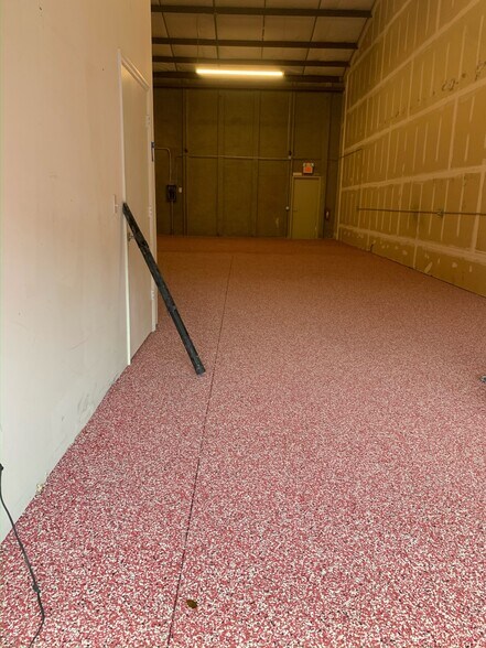 More Photos Of 535-545 NW Mercantile Pl, Port Saint Lucie Light Distribution For Sale