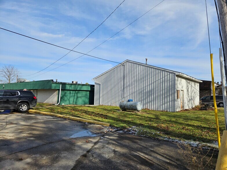 More Photos Of 3215 Christy Way S, Saginaw Flex For Sale