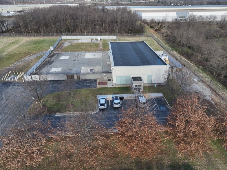 More Photos Of 260 Shady Elm Rd, Winchester Warehouse For Lease