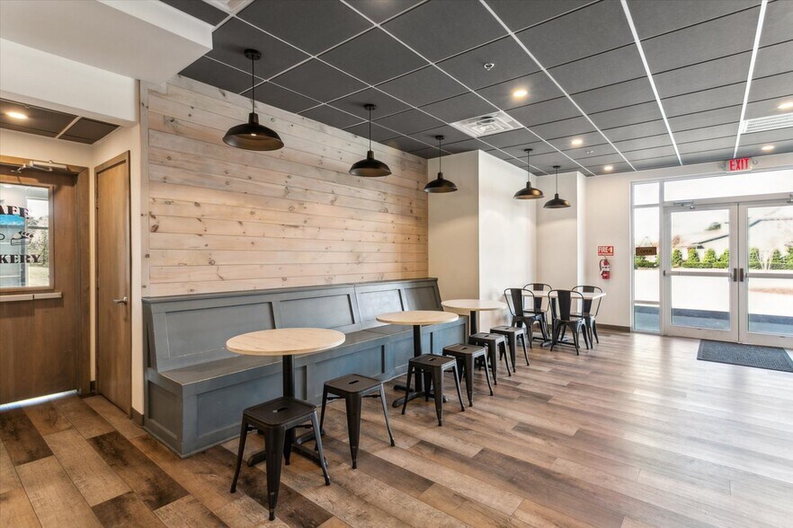 More Photos Of 6824 Colemans Crossing Ave, Hayes Storefront Retail Office For Lease