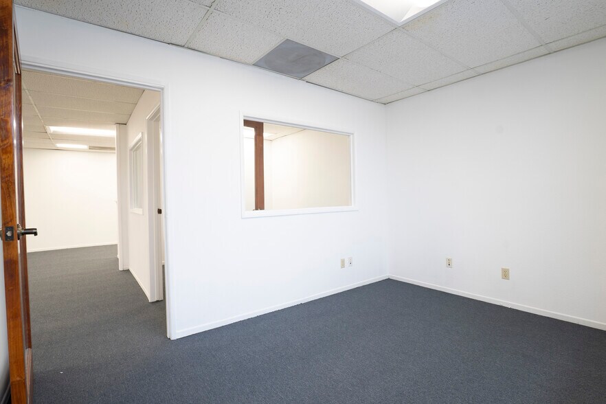 More Photos Of 5435 Cahuenga Blvd, North Hollywood Office For Sale