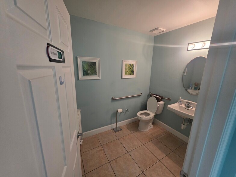More Photos Of 2040 Highway A1A, Indian Harbour Beach Medical For Lease