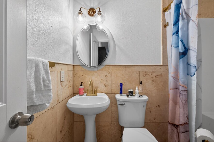 More Photos Of 2217 Sealy St, Galveston Office Residential For Sale