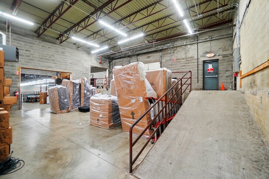 More Photos Of 50 Eswin St, Cincinnati Freestanding For Sale