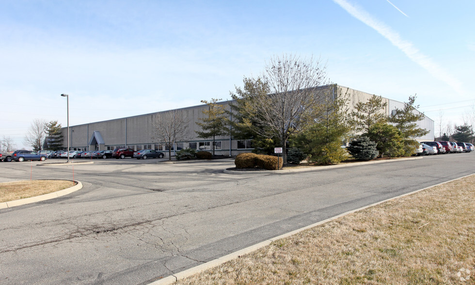 Primary Photo Of 7603-7611 Green Meadows Dr, Lewis Center Warehouse For Lease