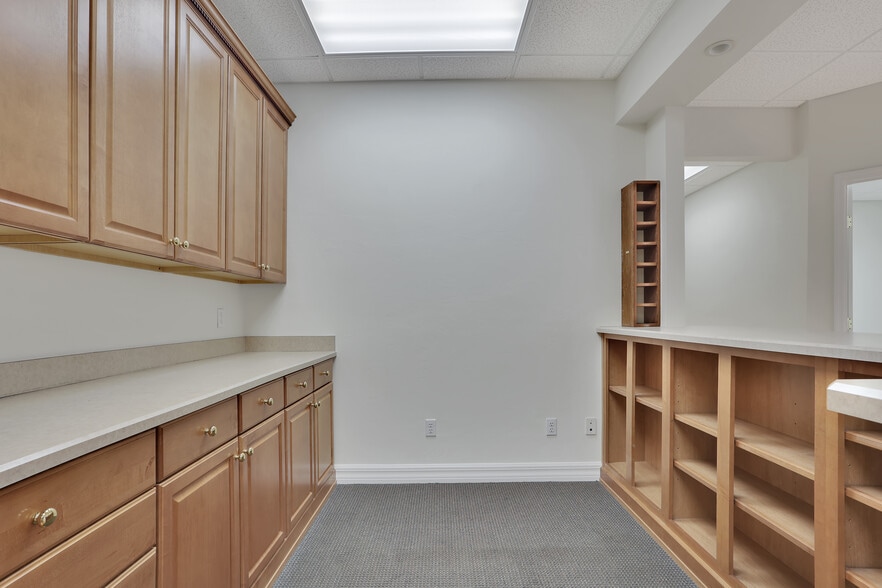 More Photos Of 4711 NW 53rd Ave, Gainesville Medical For Sale