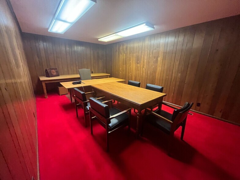 More Photos Of 229 N Main St, Valentine Office For Sale