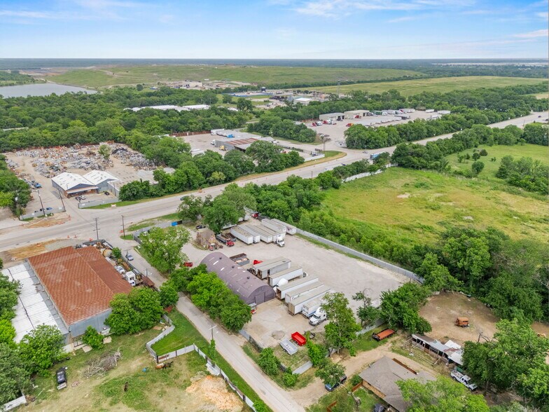 More Photos Of 9505 S Central Expy, Dallas Warehouse For Sale